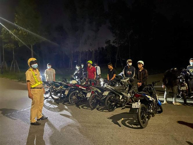 Hà Nội: Tổng hợp các vụ vi phạm về giao thông, thị trường trong ngày ảnh 1