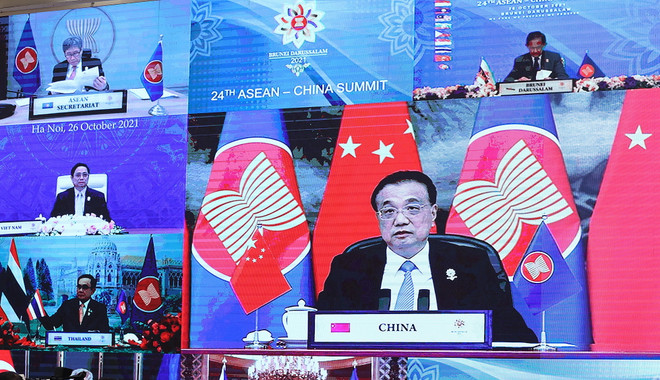 Thủ tướng Trung Quốc Lý Khắc Cường phát biểu tại Hội nghị cấp cao ASEAN-Trung Quốc lần thứ 24. (Ảnh: Dương Giang/TTXVN) ASEAN-Trung Quốc tăng cường hợp tác giúp khu vực phục hồi sau đại dịch ảnh 1