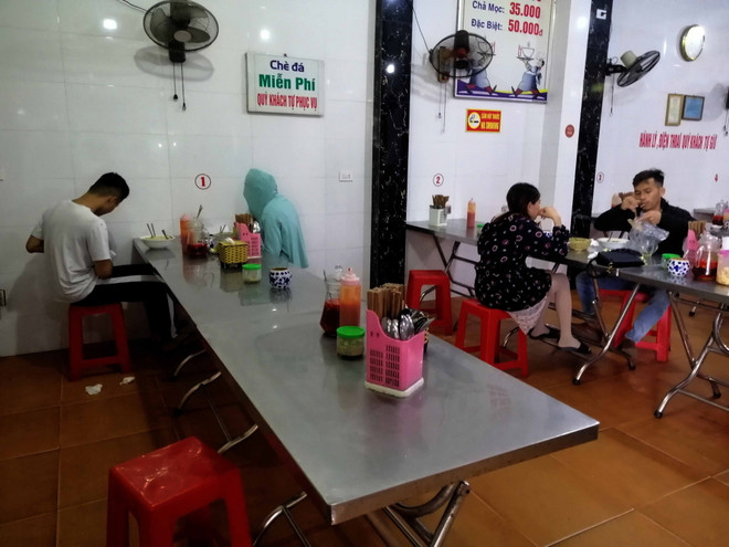 TP.HCM cho phép dịch vụ ăn uống tại chỗ hoạt động trở lại từ 28/10 ảnh 1