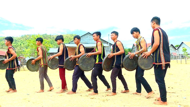 Người thanh niên với tâm huyết giữ phát huy văn hóa dân tộc Bahnar ảnh 1