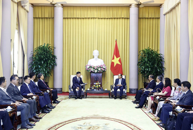 Chủ tịch nước Nguyễn Xuân Phúc tiếp Chủ tịch Tập đoàn Lotte ảnh 2