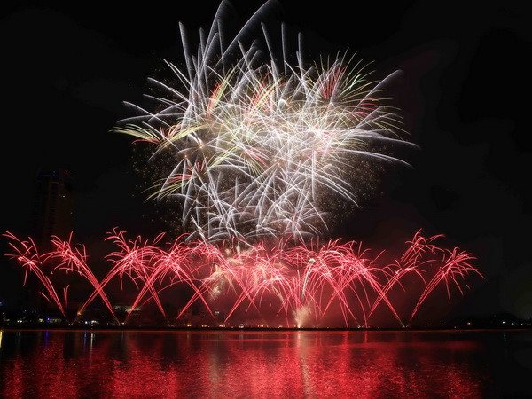 Lễ hội pháo hoa Đà Nẵng 2017 lớn nhất khu vực Đông Nam Á ảnh 1