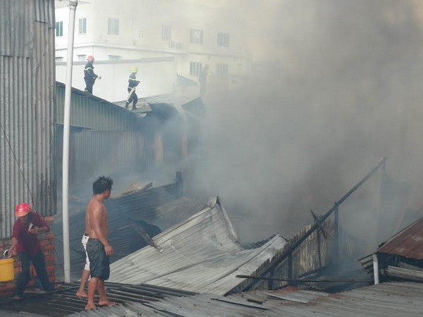 Cháy lớn, thiêu rụi 11 căn nhà ở thành phố Long Xuyên ảnh 2