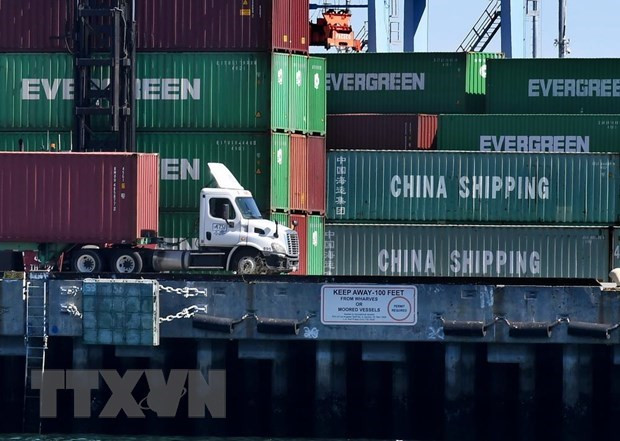 Các container hàng hóa từ Trung Quốc và các quốc gia khác chờ bốc dỡ tại cảng Los Angeles, California, Mỹ ngày 16/2/2019. (Ảnh: AFP/TTXVN) Cuộc chiến Mỹ-Trung sẽ tiến tới "chiến tranh lạnh" vào năm 2020? ảnh 1