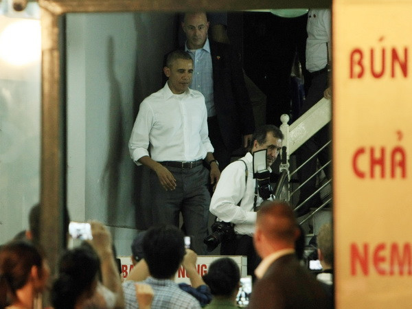 Màn thưởng thức bún chả của ông Obama sắp lên sóng truyền hình Mỹ ảnh 1