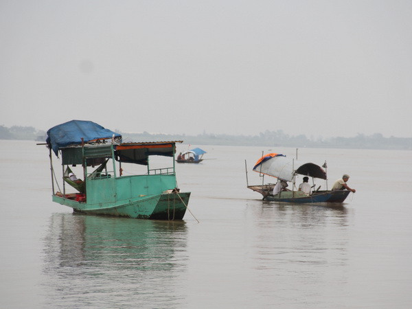 Hỗ trợ gia đình nạn nhân tử vong do đắm tàu trên sông Hồng ảnh 1