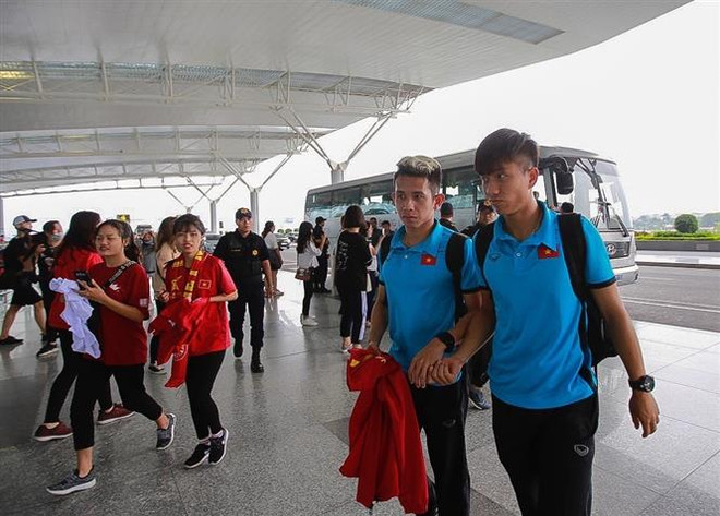 Tuyển Việt Nam đến Yangon, sẵn sàng cho trận đấu với chủ nhà Myanmar ảnh 2