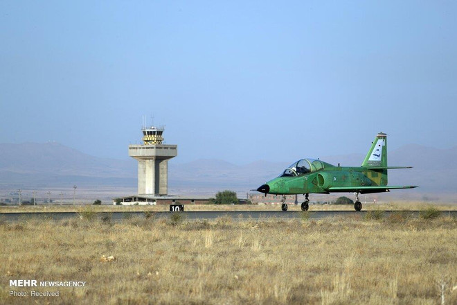 Iran tiết lộ máy bay huấn luyện tối tân được chế tạo trong nước ảnh 1