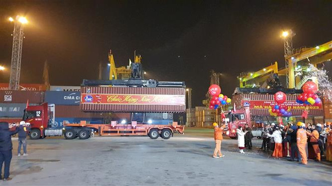 Cảng Hải Phòng tưng bừng đón mã hàng đầu tiên của Năm mới 2023 ảnh 1