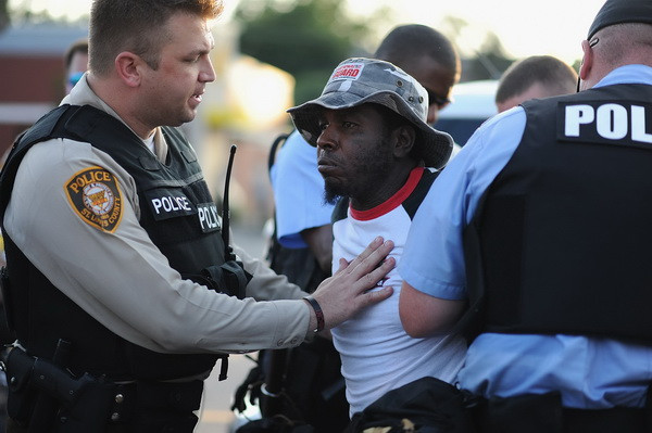 CNN công bố đoạn băng vụ cảnh sát Mỹ bắn thanh niên da màu ảnh 1