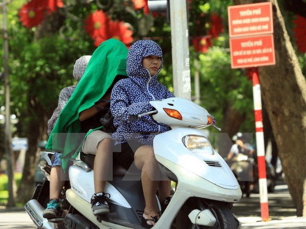 Bắc Bộ trời oi nóng tới 37 độ C, chiều tối có mưa dông diện rộng ảnh 1