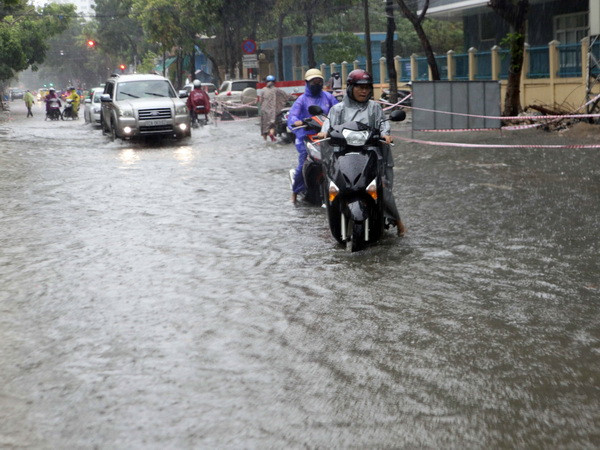 Trời mưa trên hầu khắp cả nước, thời tiết mát mẻ, dễ chịu ảnh 1