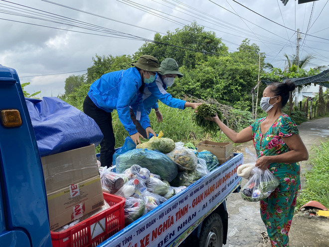 "Nhiễu điều phủ lấy giá gương" giúp người dân vượt qua đại dịch ảnh 1