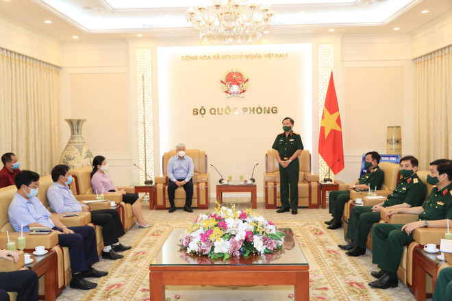 Trao hơn 54,5 tỷ đồng cho Bộ Quốc phòng phục vụ phòng, chống dịch ảnh 2