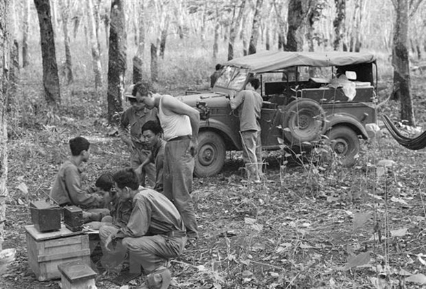 75 năm TTXVN: Chuyện về những chiến sỹ lái xe Thông tấn ảnh 3