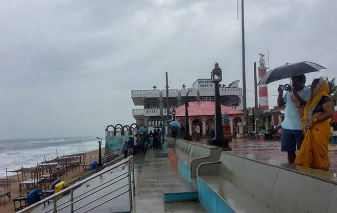 Ấn Độ sơ tán khẩn cấp hàng trăm nghìn người để tránh bão ảnh 1