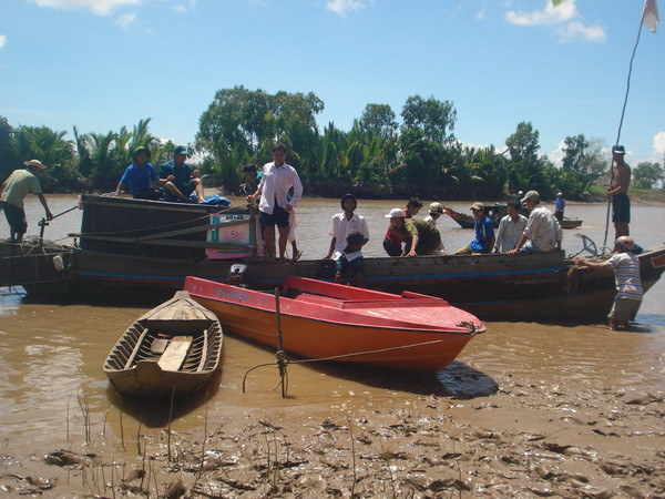 Vớt được thi thể đầu tiên trong vụ chìm xuồng tại Bến Tre ảnh 1