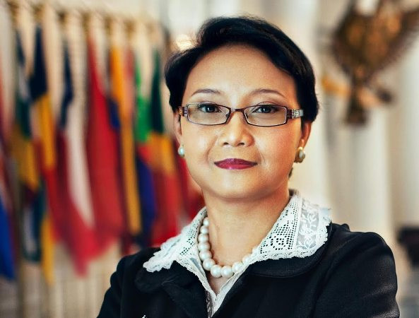 Bà Retno Marsudi trở thành nữ ngoại trưởng đầu tiên của Indonesia. (Ảnh: indoweb.nl) Nội các Indonesia lần đầu tiên có nữ ngoại trưởng ảnh 1