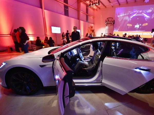 Hãng Tesla giới thiệu xe điện có thể chạy trong thời tiết xấu ảnh 1