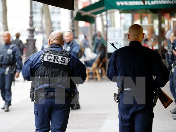 Cảnh sát Pháp phát hiện một kiện đồ khả nghi trên xe buýt ảnh 1