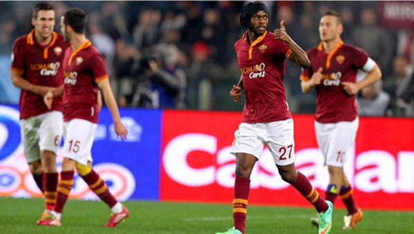 Gervinho ăn mừng bàn thắng. (Nguồn: Getty) Man City hủy diệt đối phương, chờ M.U ở chung kết ảnh 2