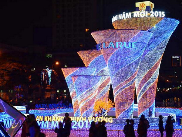 Lung linh nghệ thuật ánh sáng bế mạc Đường hoa Xuân Đà Nẵng ảnh 1