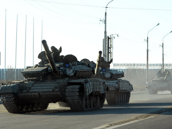 Quân đội Ukraine không rút vũ khí do phe ly khai vẫn tấn công ảnh 1