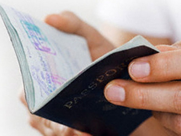 Pháp thu hộ chiếu của 6 công dân có kế hoạch tới Syria và Iraq ảnh 1