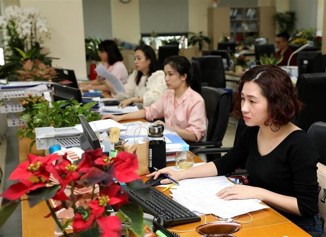Hoạt động kế toán tại Kho bạc Nhà nước Hà Nội. (Ảnh: Phạm Hậu/TTXVN) Mức độ công khai ngân sách đã có sự cải thiện nhưng vẫn ở mức thấp ảnh 2
