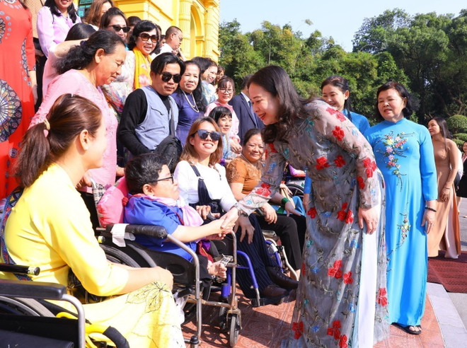 Phó Chủ tịch nước gặp mặt các đại biểu phụ nữ khuyết tật tiêu biểu ảnh 1