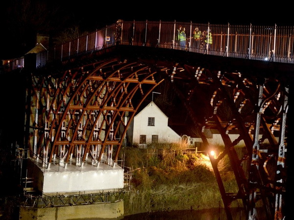 Anh chi 4,6 triệu USD tu bổ "cây cầu sắt đầu tiên trên thế giới" ảnh 1