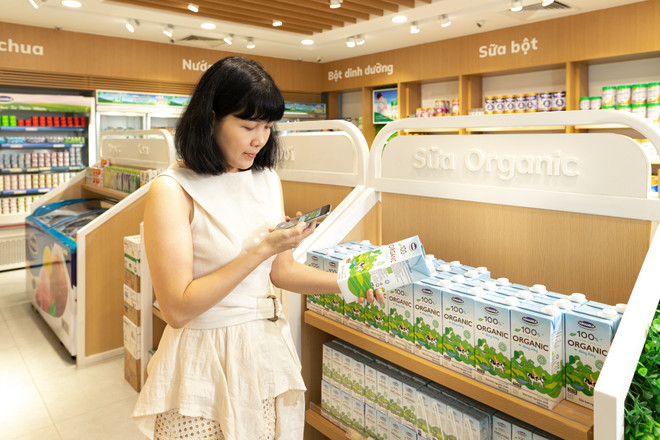 Ứng dụng truy xuất nguồn gốc, minh bạch thông tin giúp người tiêu dùng thêm tin tưởng khi sử dụng, nhất là với dòng sản phẩm organic của Vinamilk. (Nguồn:Vietnam+) Vinamilk 8 năm liền là thương hiệu được người dùng chọn mua nhiều nhất ảnh 2