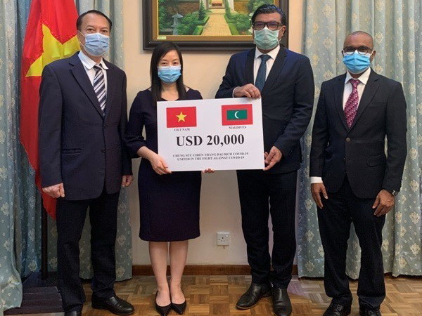 Việt Nam trao quà hỗ trợ chính phủ, nhân dân Maldives chống COVID-19 ảnh 1