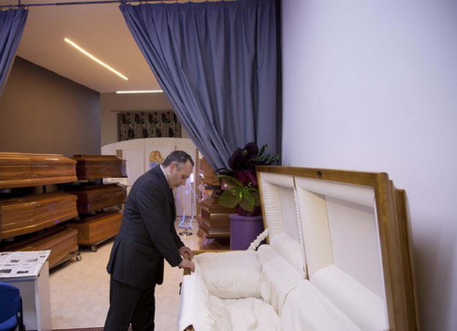 Bùng nổ dịch vụ tang lễ theo phong cách... chống khủng hoảng ảnh 1