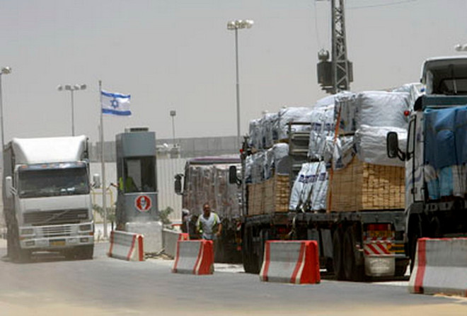 Chính quyền Israel cho phép 500 xe tải chở hàng hóa vào Dải Gaza ảnh 1