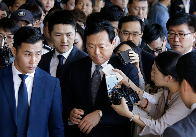 Chủ tịch tập đoàn Lotte bị triệu tập vì liên quan cáo buộc tham nhũng ảnh 1