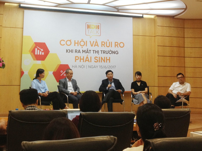 Tọa đàm “Cơ hội và rủi ro khi ra mắt thị trường phái sinh,” ngày 15/6. (Ảnh: PV/Vietnam+) Thời điểm chín muồi cho sự ra đời của thị trường chứng khoán phái sinh ảnh 1