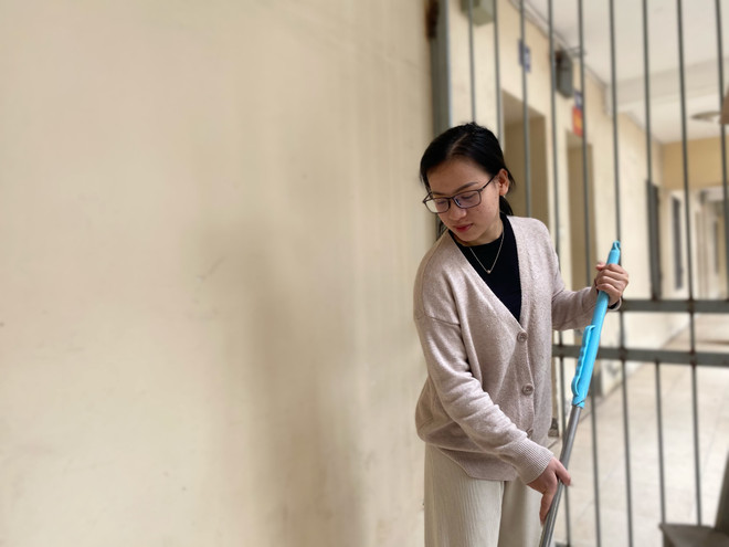 Người dân Thủ đô “xoay sở” ứng phó trong những ngày nồm ẩm ảnh 1