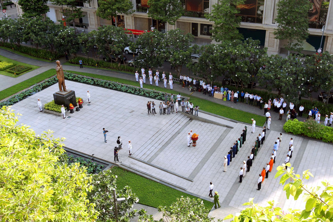 Thành phố Hồ Chí Minh dâng hương tưởng niệm Chủ tịch Hồ Chí Minh ảnh 4