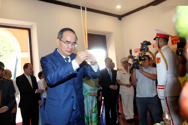 Thành phố Hồ Chí Minh dâng hương tưởng niệm Chủ tịch Hồ Chí Minh ảnh 1