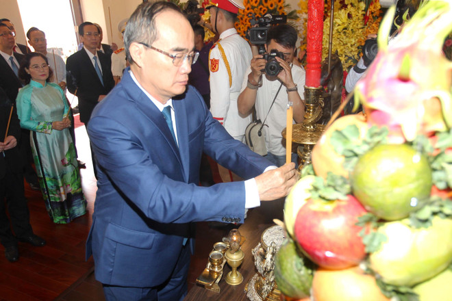 Thành phố Hồ Chí Minh dâng hương tưởng niệm Chủ tịch Hồ Chí Minh ảnh 2