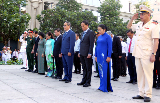 Thành phố Hồ Chí Minh dâng hương tưởng niệm Chủ tịch Hồ Chí Minh ảnh 5