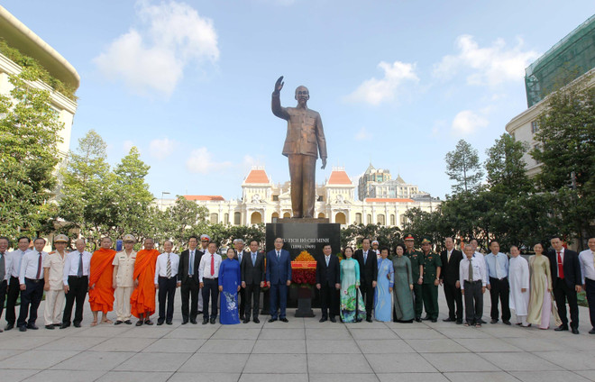 Thành phố Hồ Chí Minh dâng hương tưởng niệm Chủ tịch Hồ Chí Minh ảnh 7