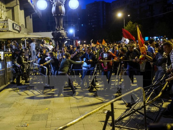 Biểu tình tiếp diễn tại Macedonia yêu cầu tổng thống từ chức ảnh 1