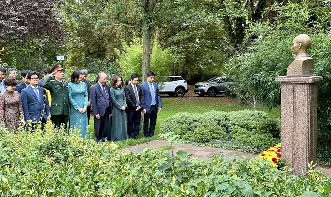 ttxvn_dai su quan Phap (1).jpg