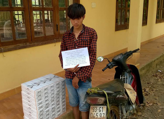 Bình Phước: Bắt đối tượng vận chuyển thuốc lá lậu từ Campuchia ảnh 1