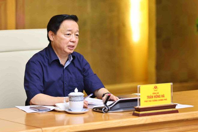 Phó Thủ tướng Trần Hồng Hà chủ trì cuộc họp. (Ảnh: Minh Đức/TTXVN) TTXVN_1106Luatdatdai2.jpg