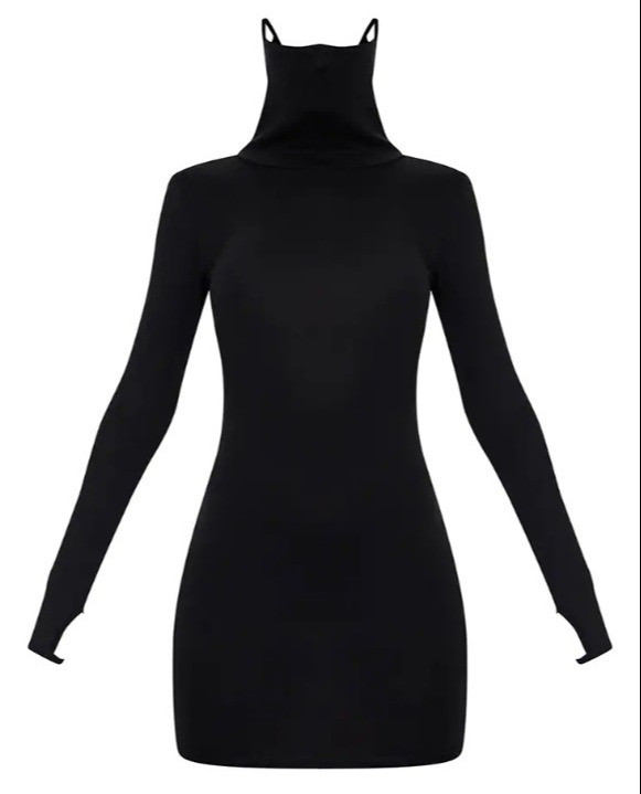 Chiếc váy cổ lọ tích hợp khẩu trang che mặt cháy hàng tại Anh ảnh 1