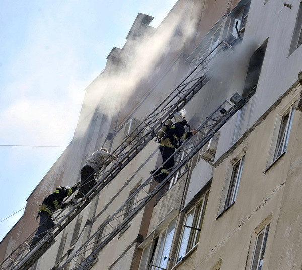 [Photo] Nổ tòa nhà chung cư ở Ukraine, 5 người thương vong ảnh 1