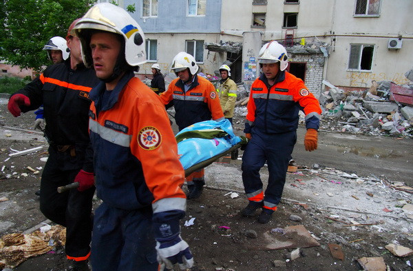 [Photo] Nổ tòa nhà chung cư ở Ukraine, 5 người thương vong ảnh 4
